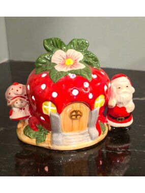 Vintage 1980 Strawberry Shortcake Christmas Lighted House Santa Claus Ceramic